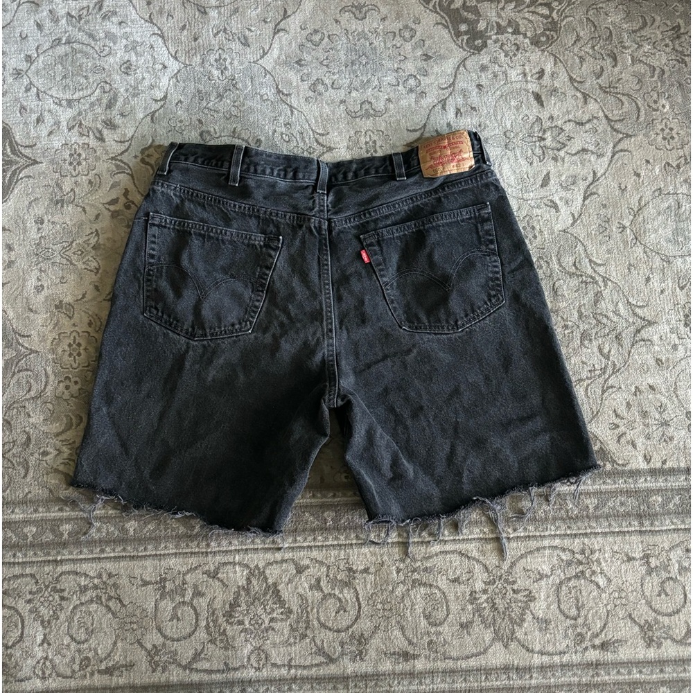 Men’s Levi’s distressed 550 Jean shorts